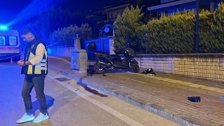 Kontrolden çıkarak trafoya çarpan motosiklet sürücüsü hayatını kaybetti