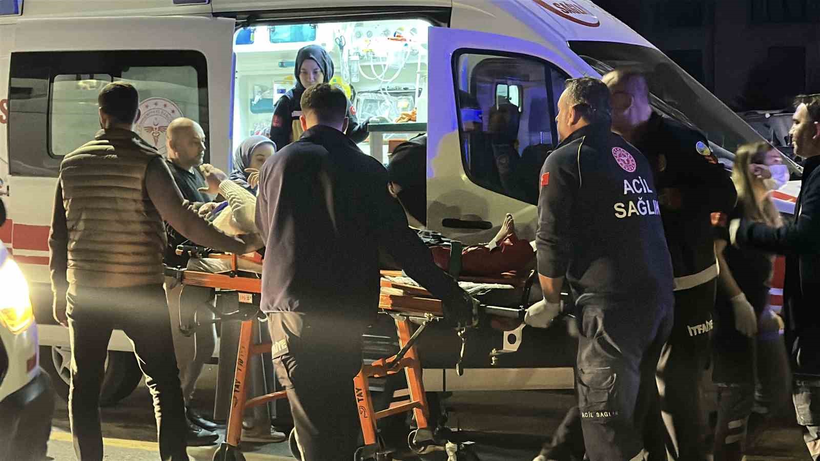 Gece saatlerinde 3 araçlık zincirleme kaza: 4 yaralı