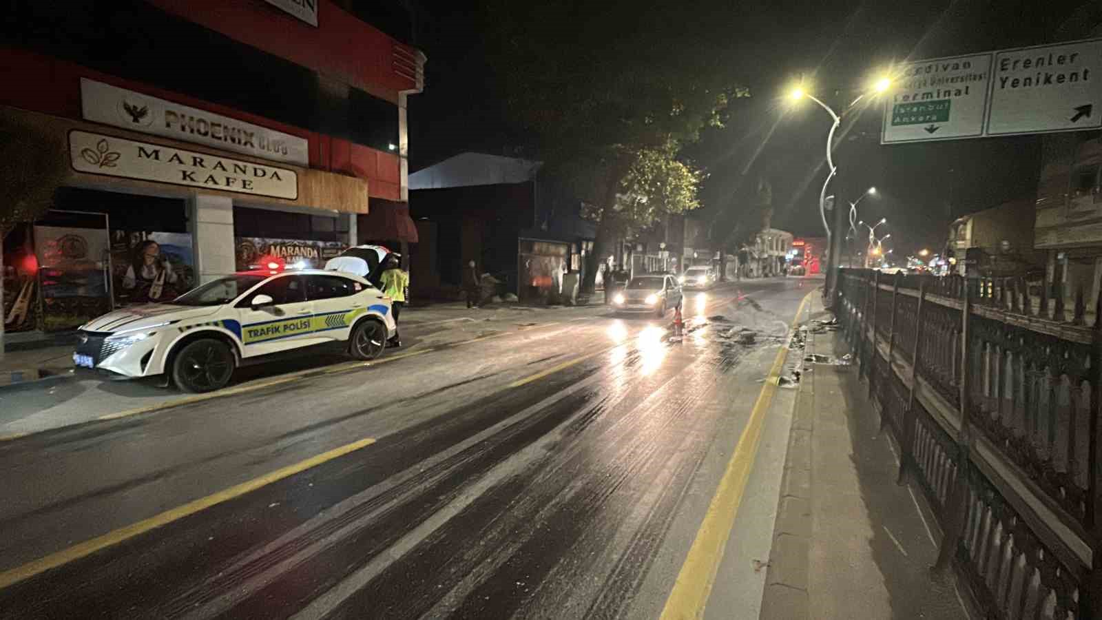 Gece saatlerinde 3 araçlık zincirleme kaza: 4 yaralı