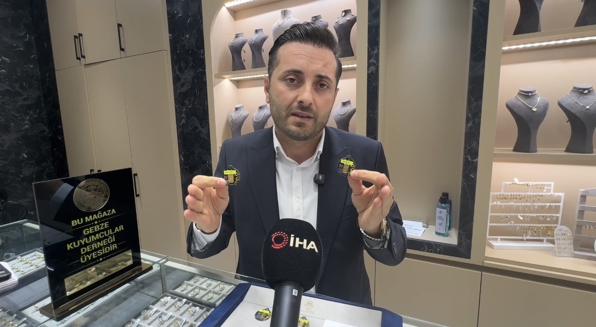 Sahte altınla kuyumcuyu oyaladı, bilekliği çalıp kaçtı