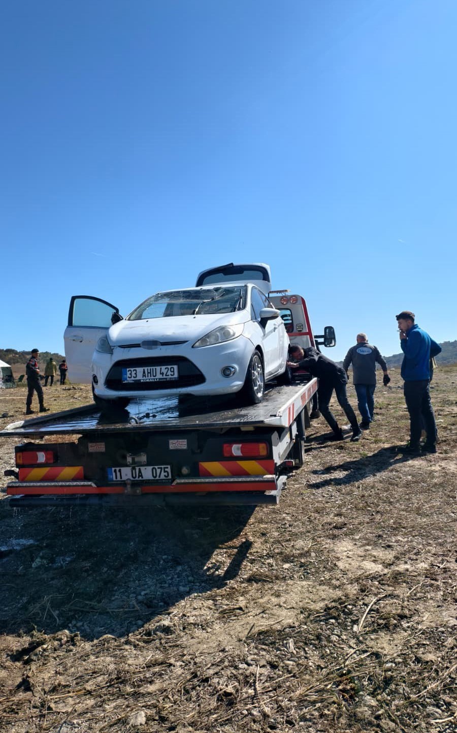 Balık tutmaya gittikleri baraja araçları düştü