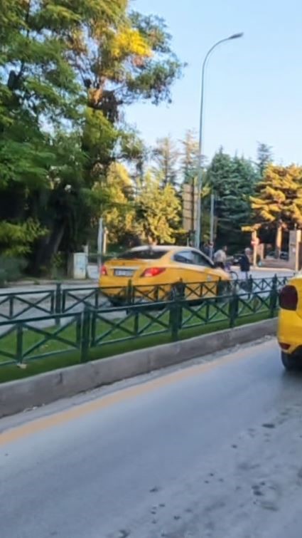 Eskişehir’de taksinin ters yön ihlali kamerada
