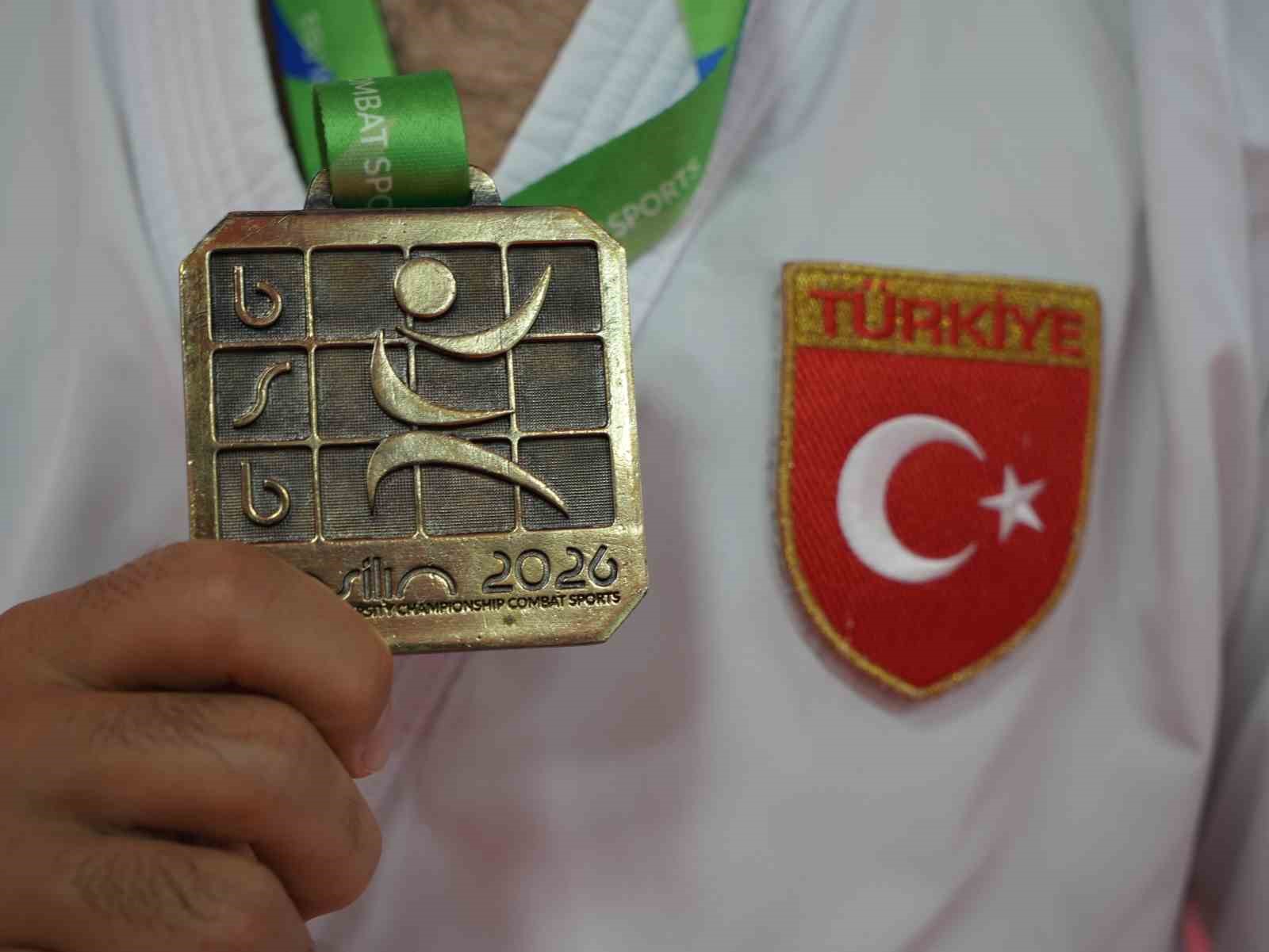 Eşiyle yaptığı antrenmanlarla dünya şampiyonluğuna uzandı