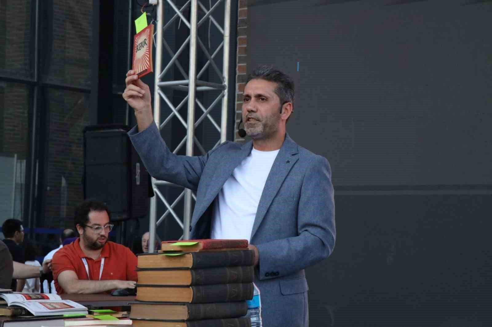 Kitap fuarında müzayede heyecanı