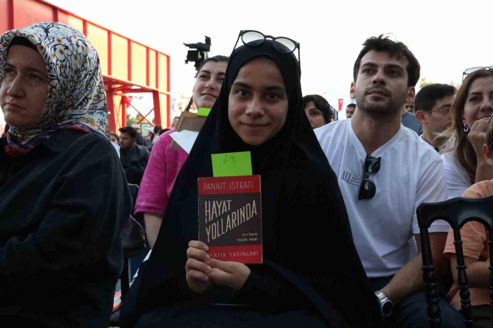 Kitap fuarında müzayede heyecanı