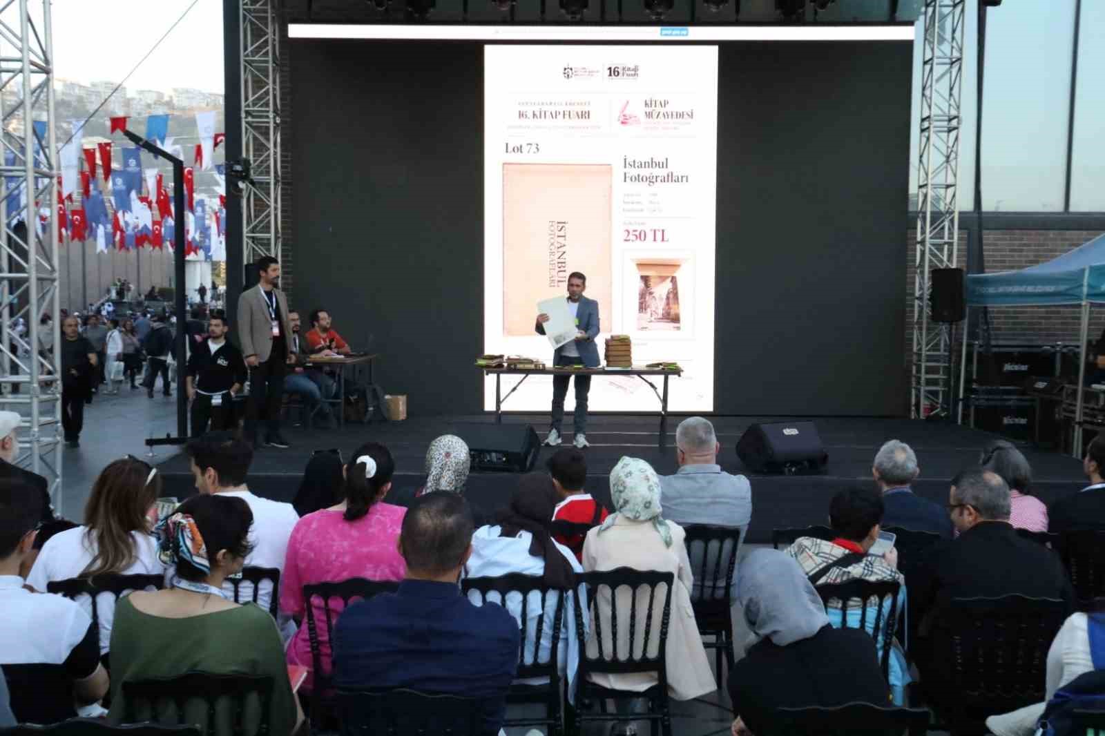 Kitap fuarında müzayede heyecanı