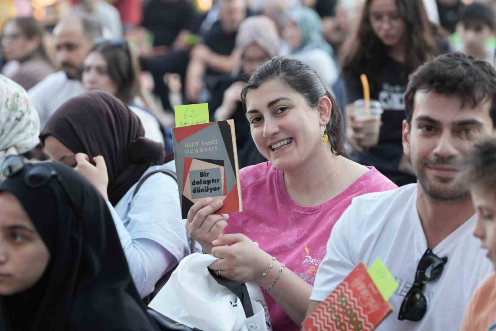 Kitap fuarında müzayede heyecanı