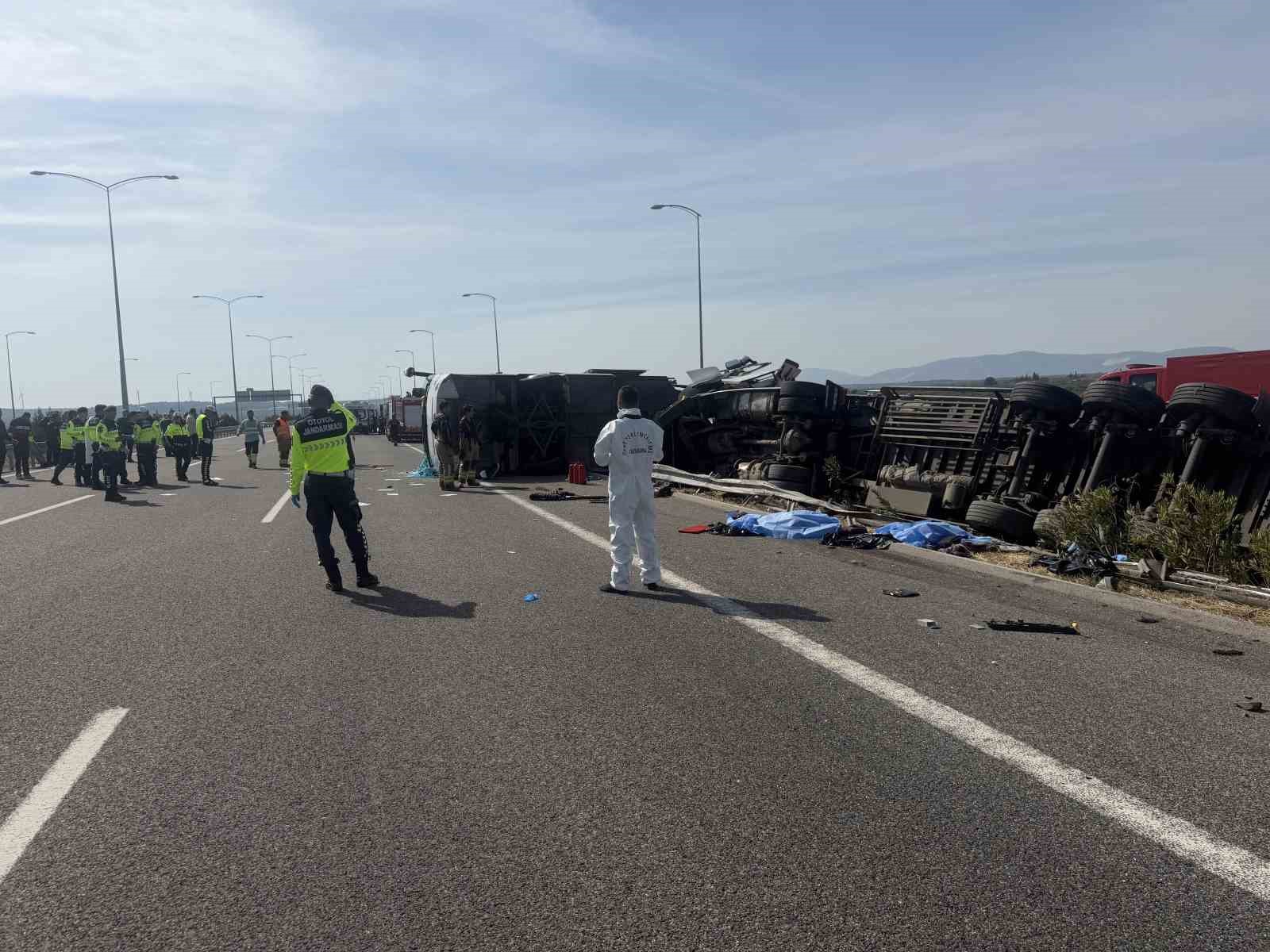 Bakan Çiftçi: "Manisa’nın Akhisar ilçesinde meydana gelen trafik kazasında ilk belirlemelere göre 11 vatandaşımız vefat etmiş, 37 vatandaşımız yaralanmıştır"