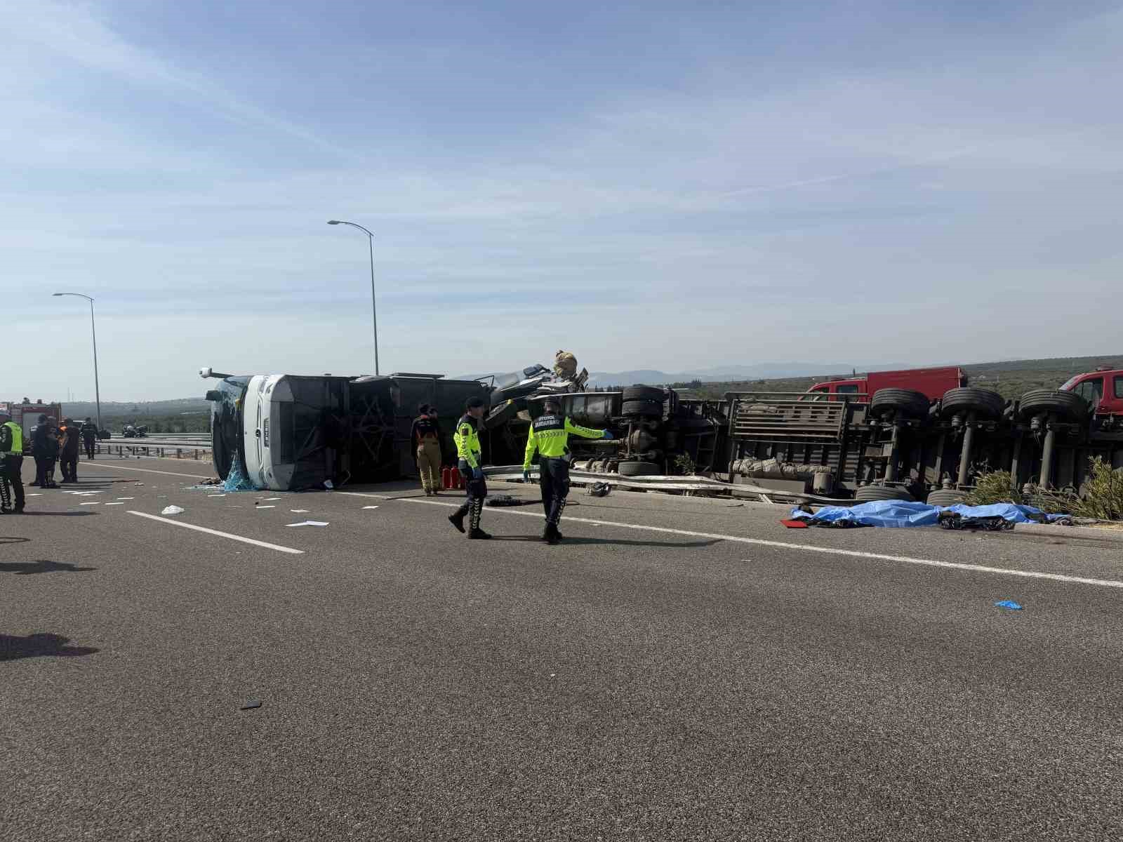 Bakan Çiftçi: "Manisa’nın Akhisar ilçesinde meydana gelen trafik kazasında ilk belirlemelere göre 11 vatandaşımız vefat etmiş, 37 vatandaşımız yaralanmıştır"