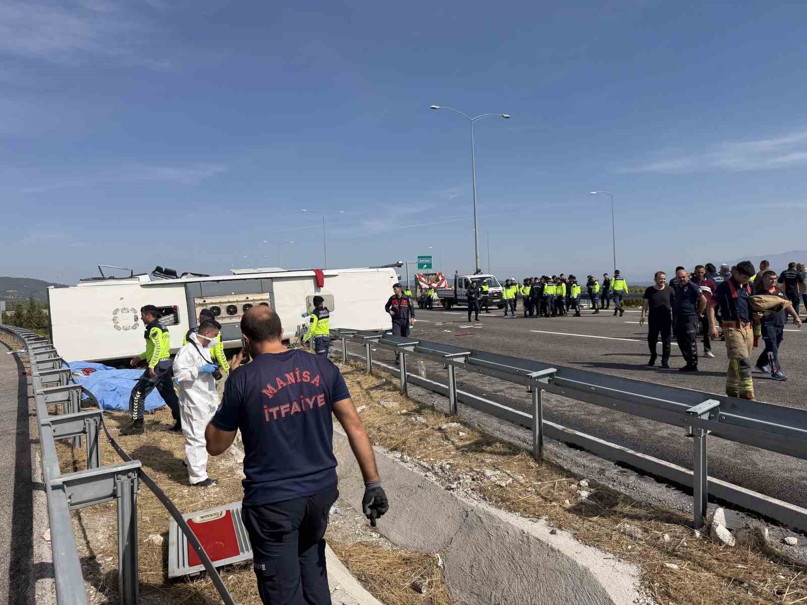 Bakan Çiftçi: "Manisa’nın Akhisar ilçesinde meydana gelen trafik kazasında ilk belirlemelere göre 11 vatandaşımız vefat etmiş, 37 vatandaşımız yaralanmıştır"