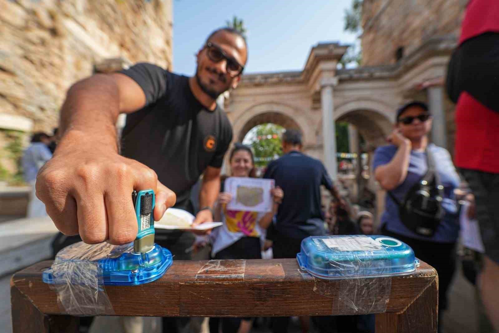 Kaleiçi’ni oryantiring yarışmasıyla keşfettiler