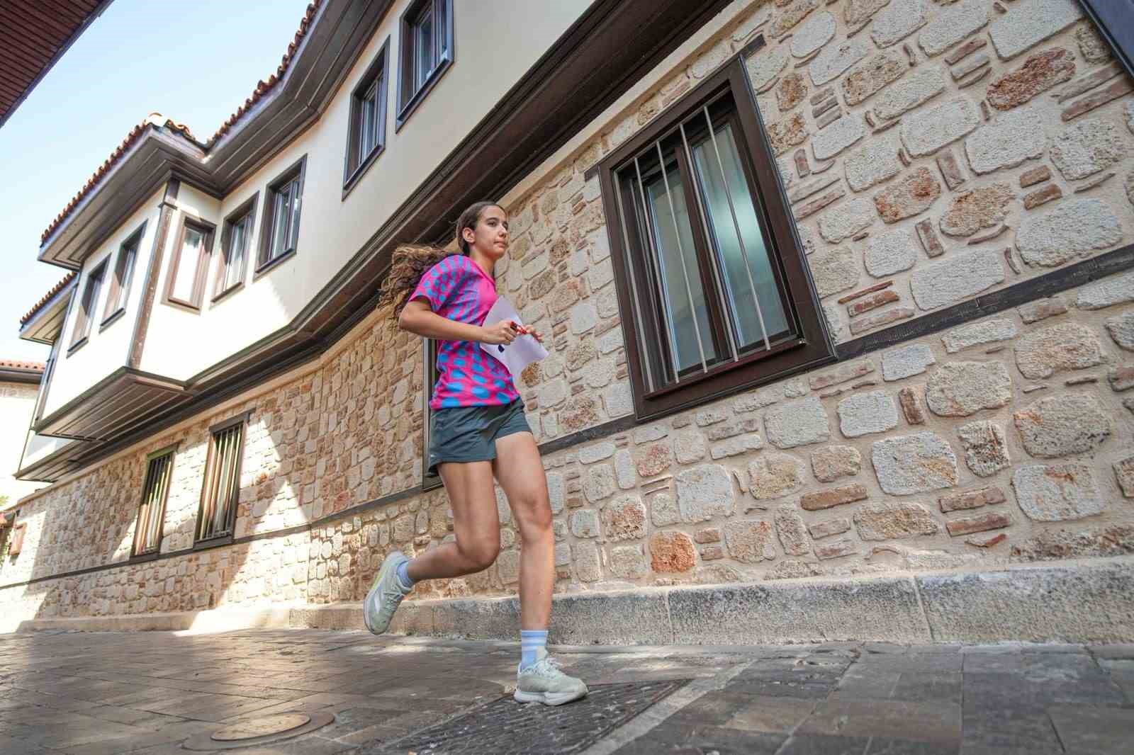 Kaleiçi’ni oryantiring yarışmasıyla keşfettiler