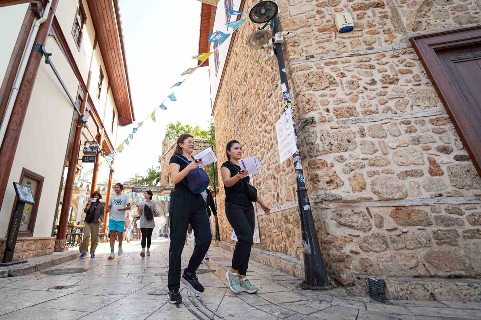 Kaleiçi’ni oryantiring yarışmasıyla keşfettiler