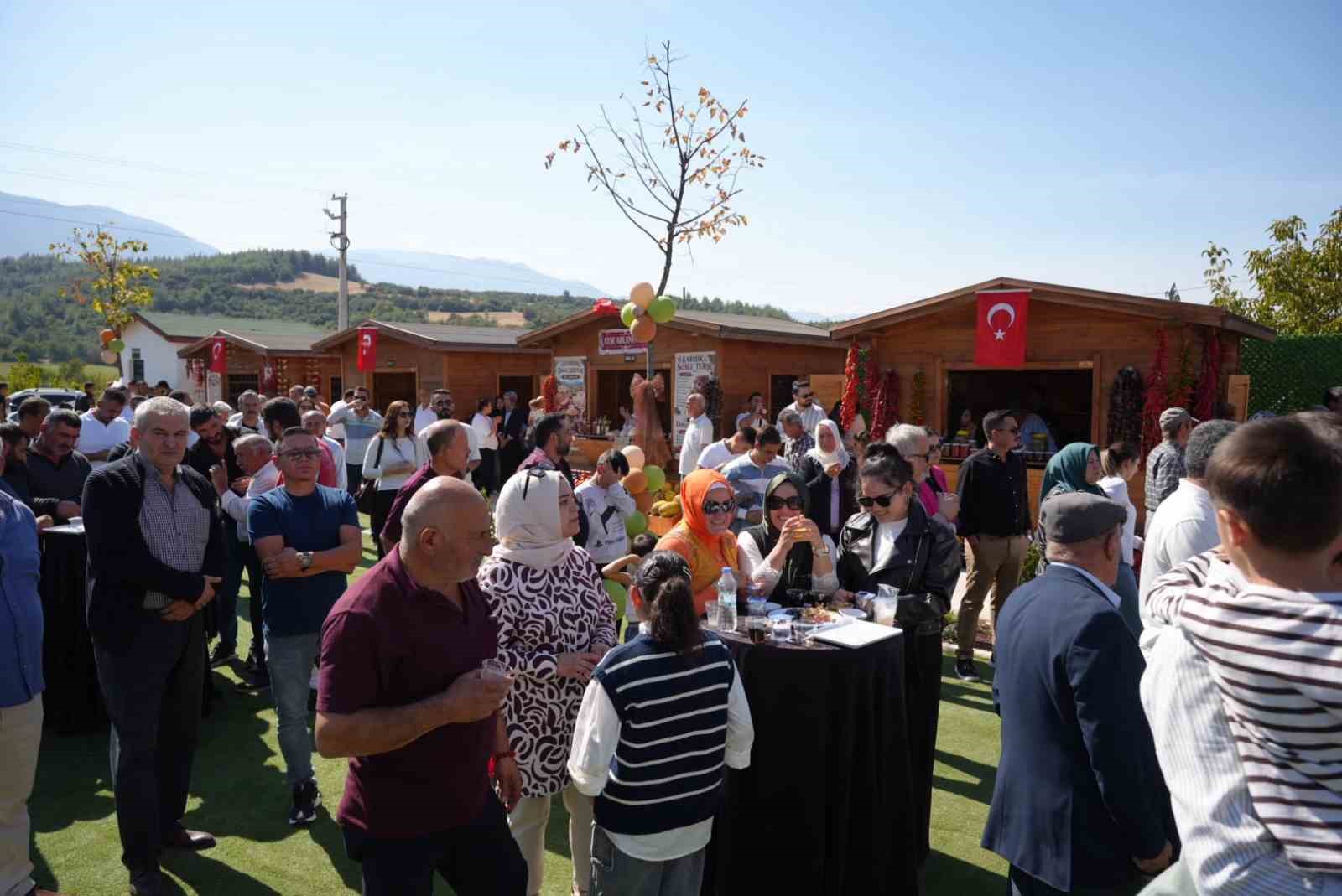 Honaz’da kadın emeğinin yeni kapısı Kar-Ova Sosyal Tesisleri açıldı