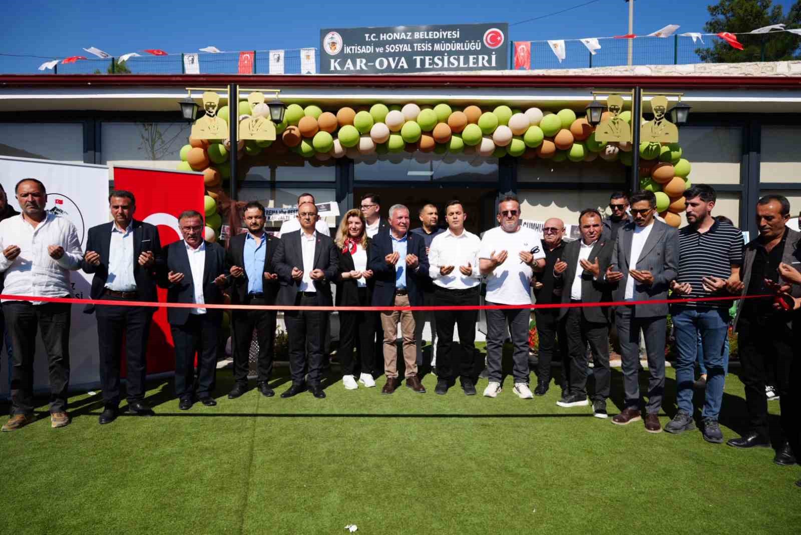 Honaz’da kadın emeğinin yeni kapısı Kar-Ova Sosyal Tesisleri açıldı