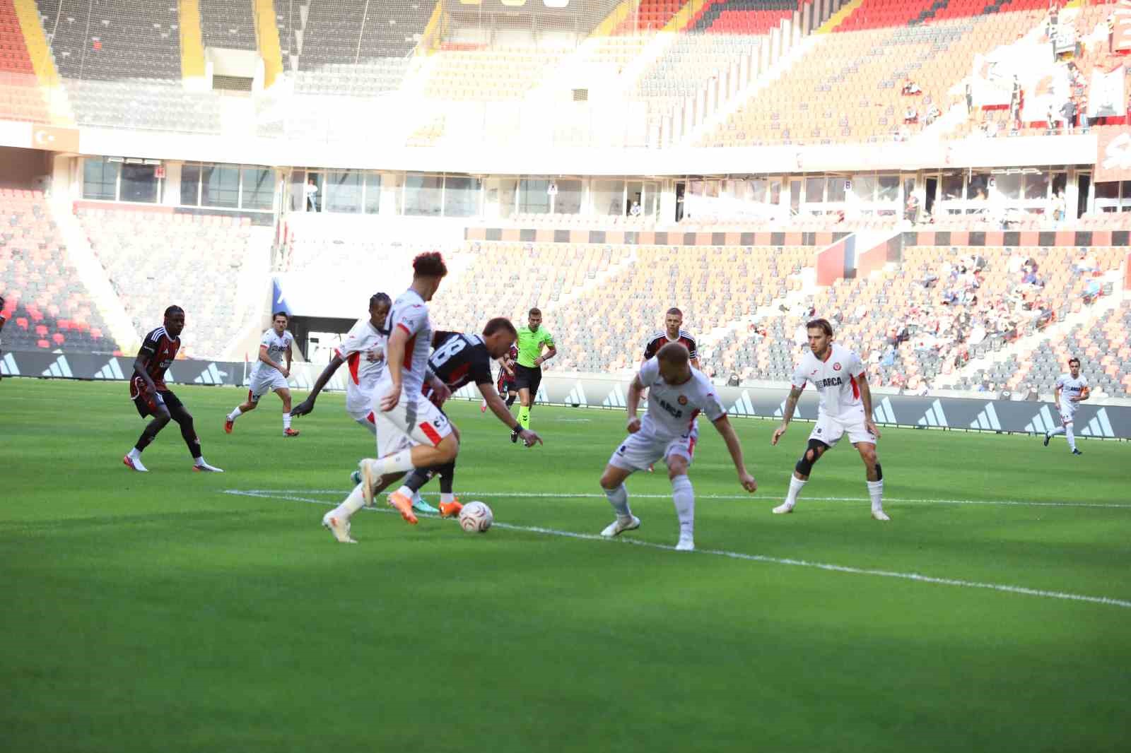 Trendyol Süper Lig: Gaziantep FK: 0 - Çorum FK: 0 (Maç devam ediyor)