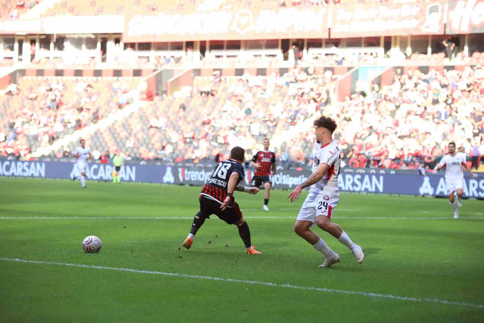 Trendyol Süper Lig: Gaziantep FK: 0 - Çorum FK: 0 (Maç devam ediyor)