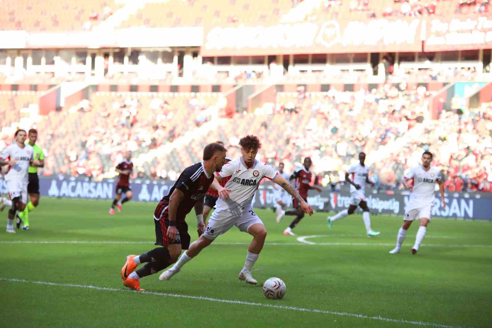 Trendyol Süper Lig: Gaziantep FK: 0 - Çorum FK: 0 (Maç devam ediyor)