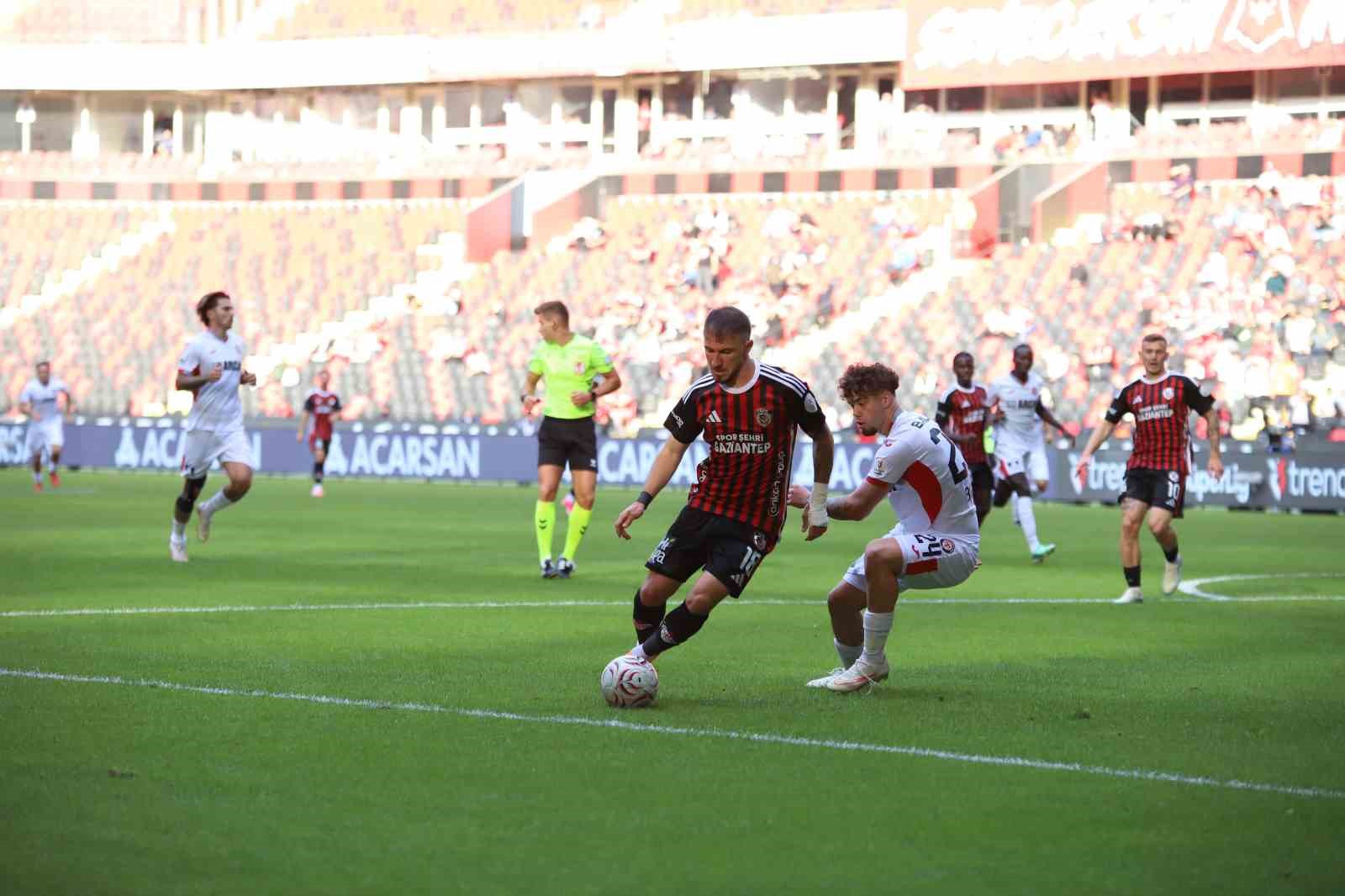 Trendyol Süper Lig: Gaziantep FK: 0 - Çorum FK: 0 (Maç devam ediyor)