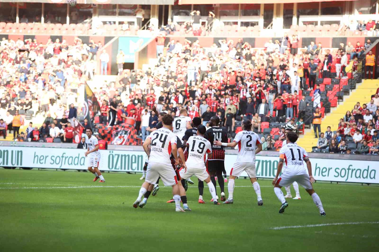 Trendyol Süper Lig: Gaziantep FK: 0 - Çorum FK: 0 (Maç devam ediyor)