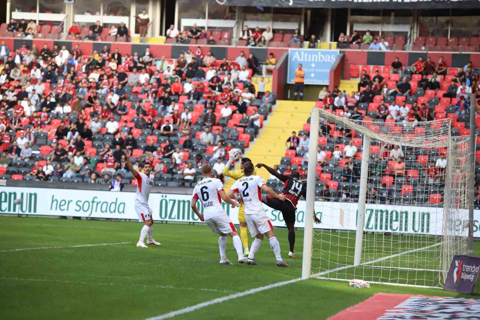 Trendyol Süper Lig: Gaziantep FK: 0 - Çorum FK: 0 (Maç devam ediyor)