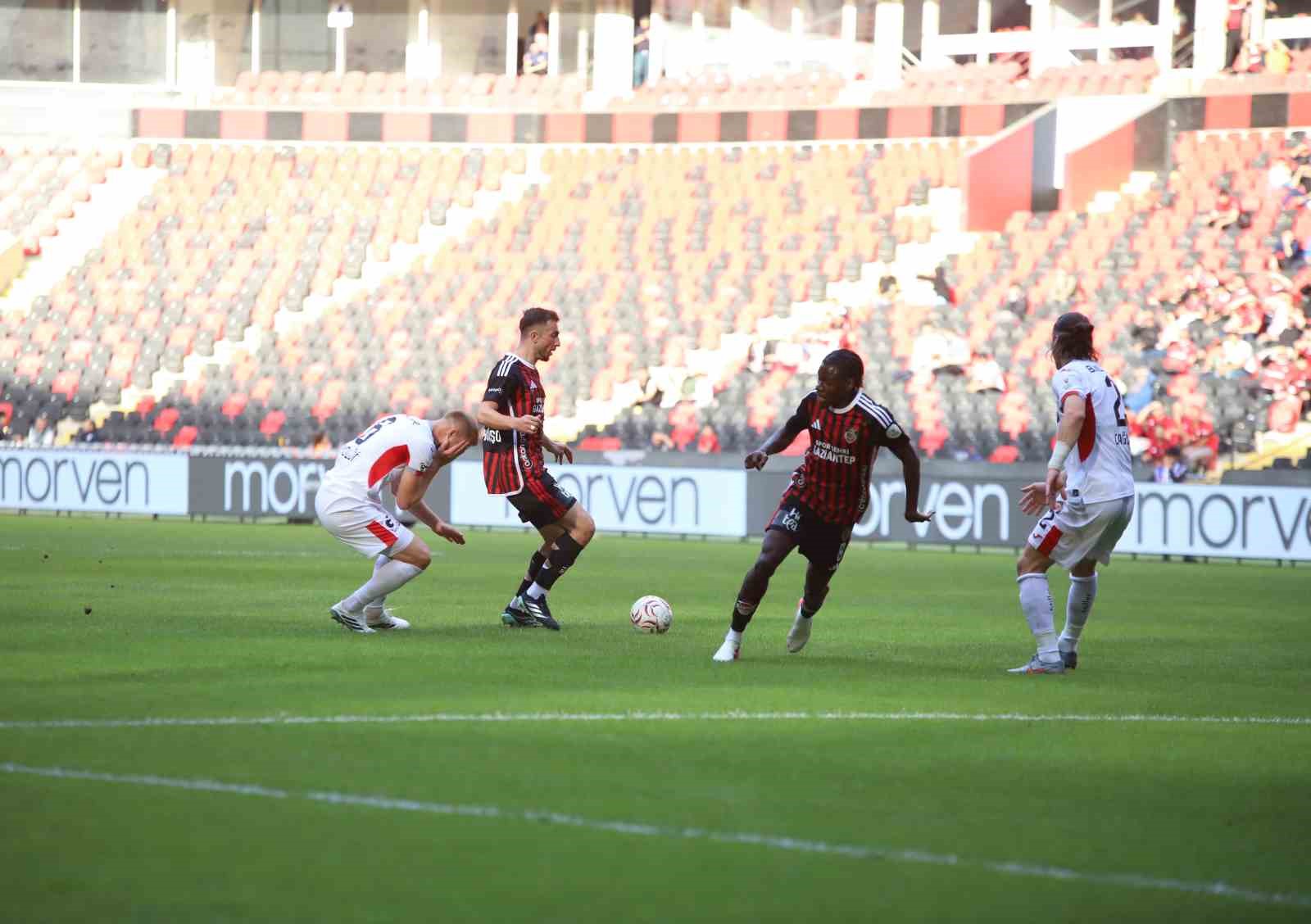 Trendyol Süper Lig: Gaziantep FK: 0 - Çorum FK: 0 (Maç devam ediyor)