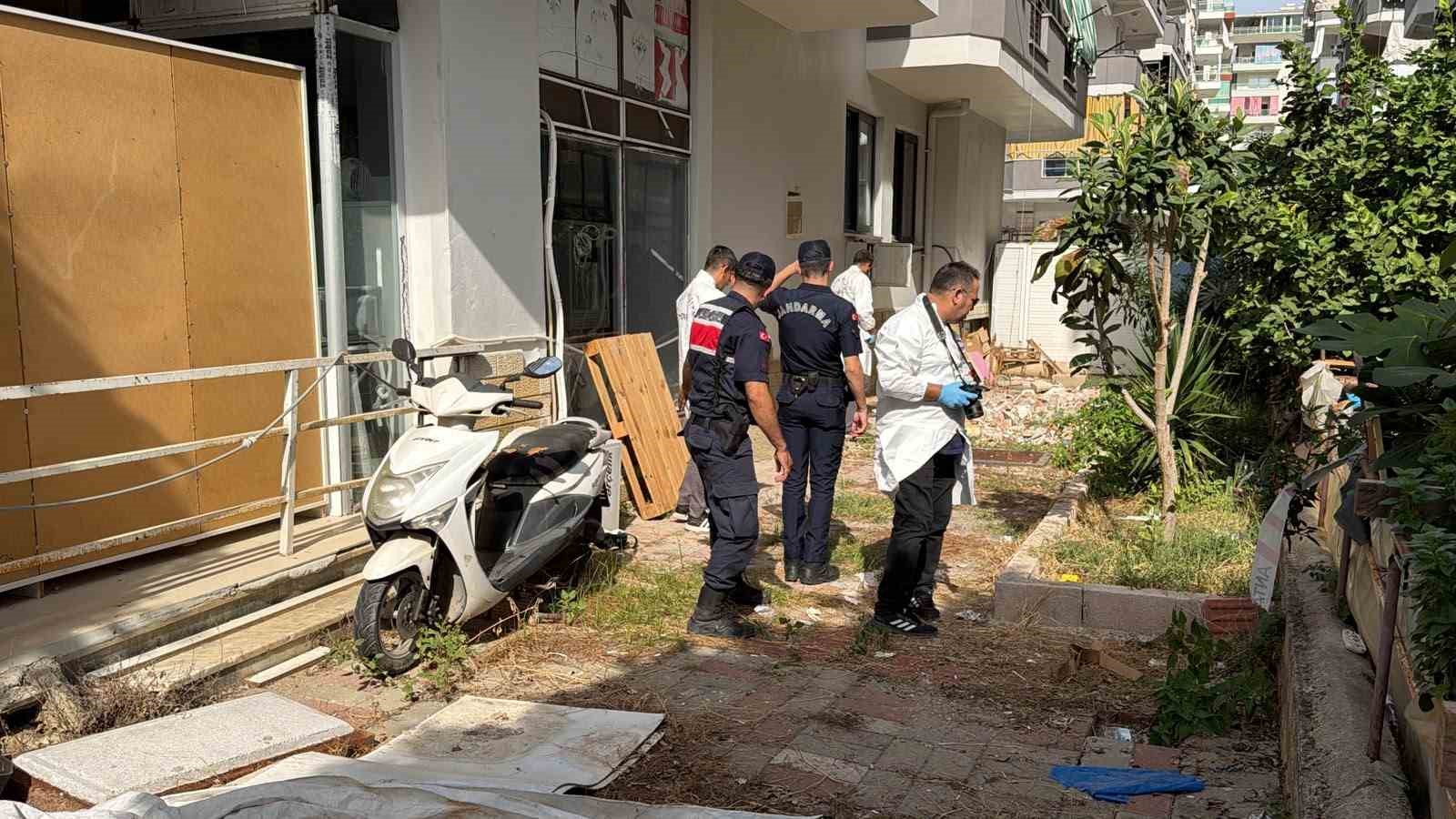 Alanya’da tartıştığı kız kardeşini balkondan attı, ardından intihar etti