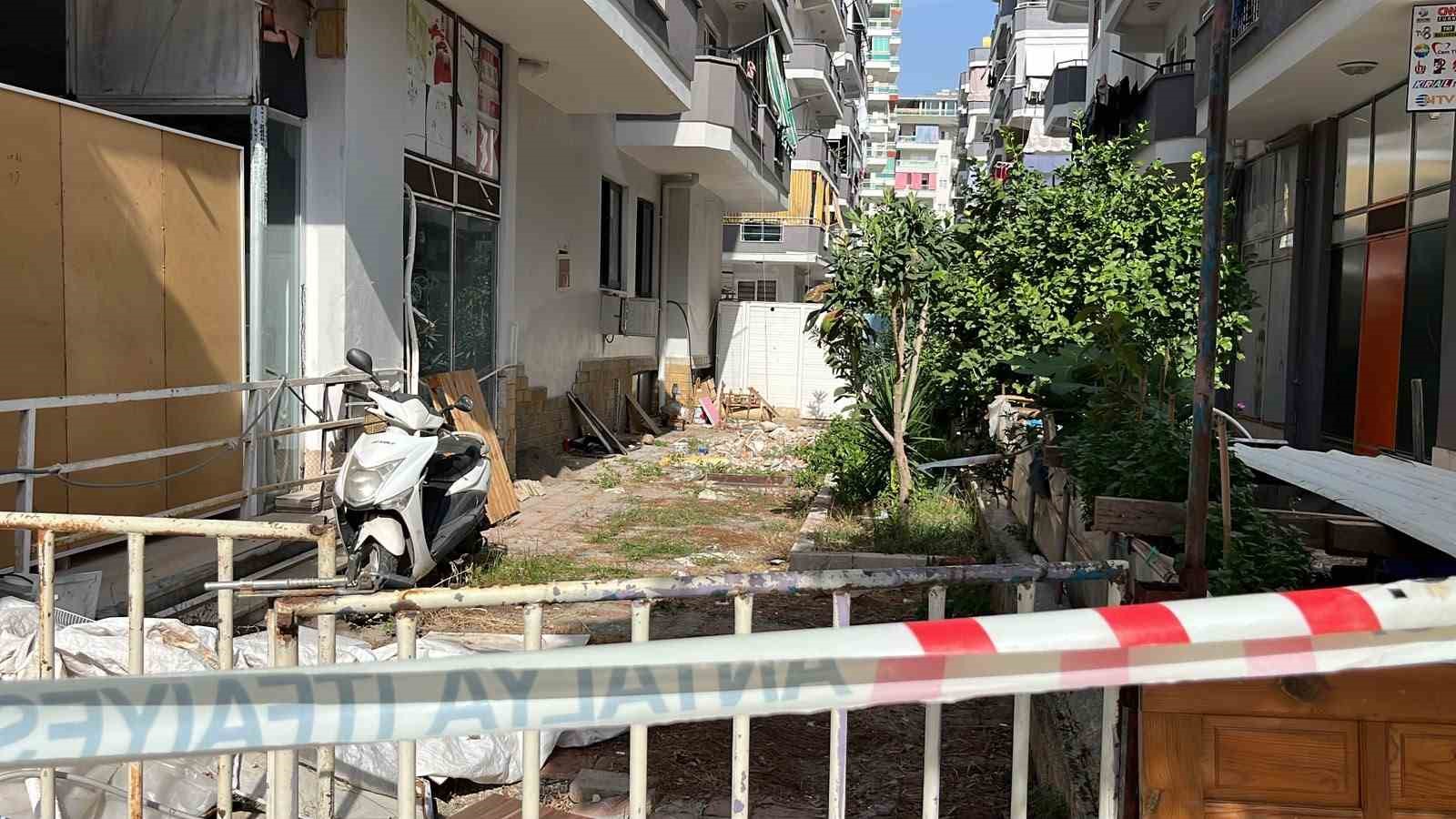 Alanya’da tartıştığı kız kardeşini balkondan attı, ardından intihar etti