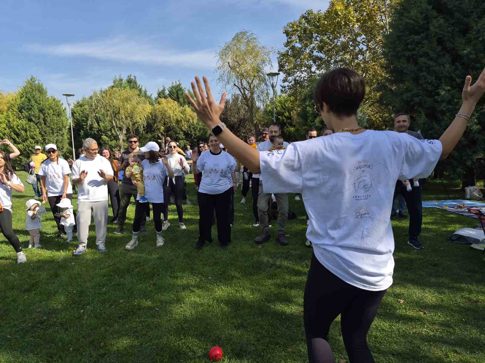 Parktan çıkarılan anneleri Ayşe Ünlüce ağırladı