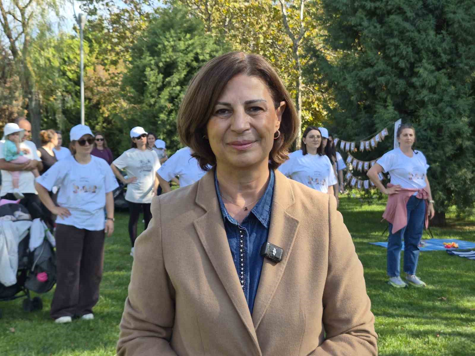 Parktan çıkarılan anneleri Ayşe Ünlüce ağırladı