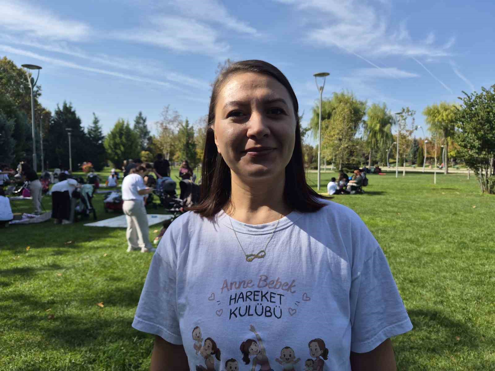 Parktan çıkarılan anneleri Ayşe Ünlüce ağırladı