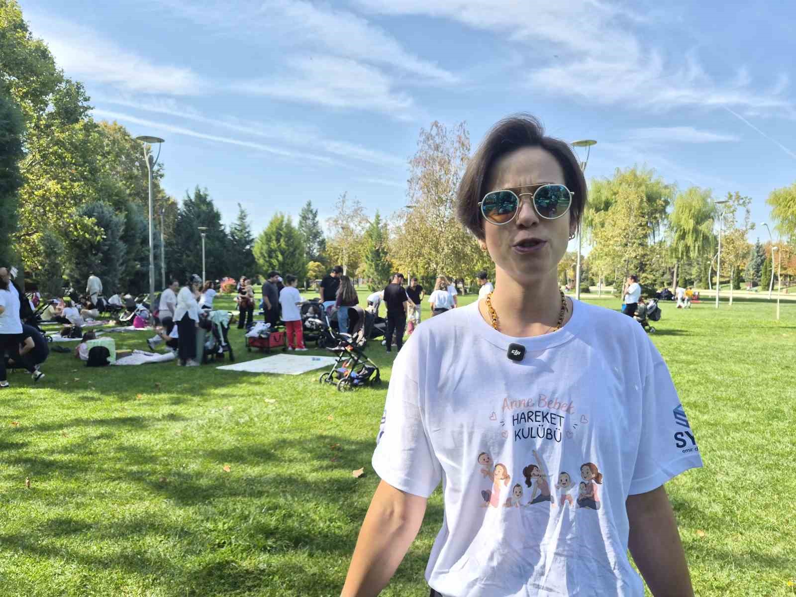 Parktan çıkarılan anneleri Ayşe Ünlüce ağırladı