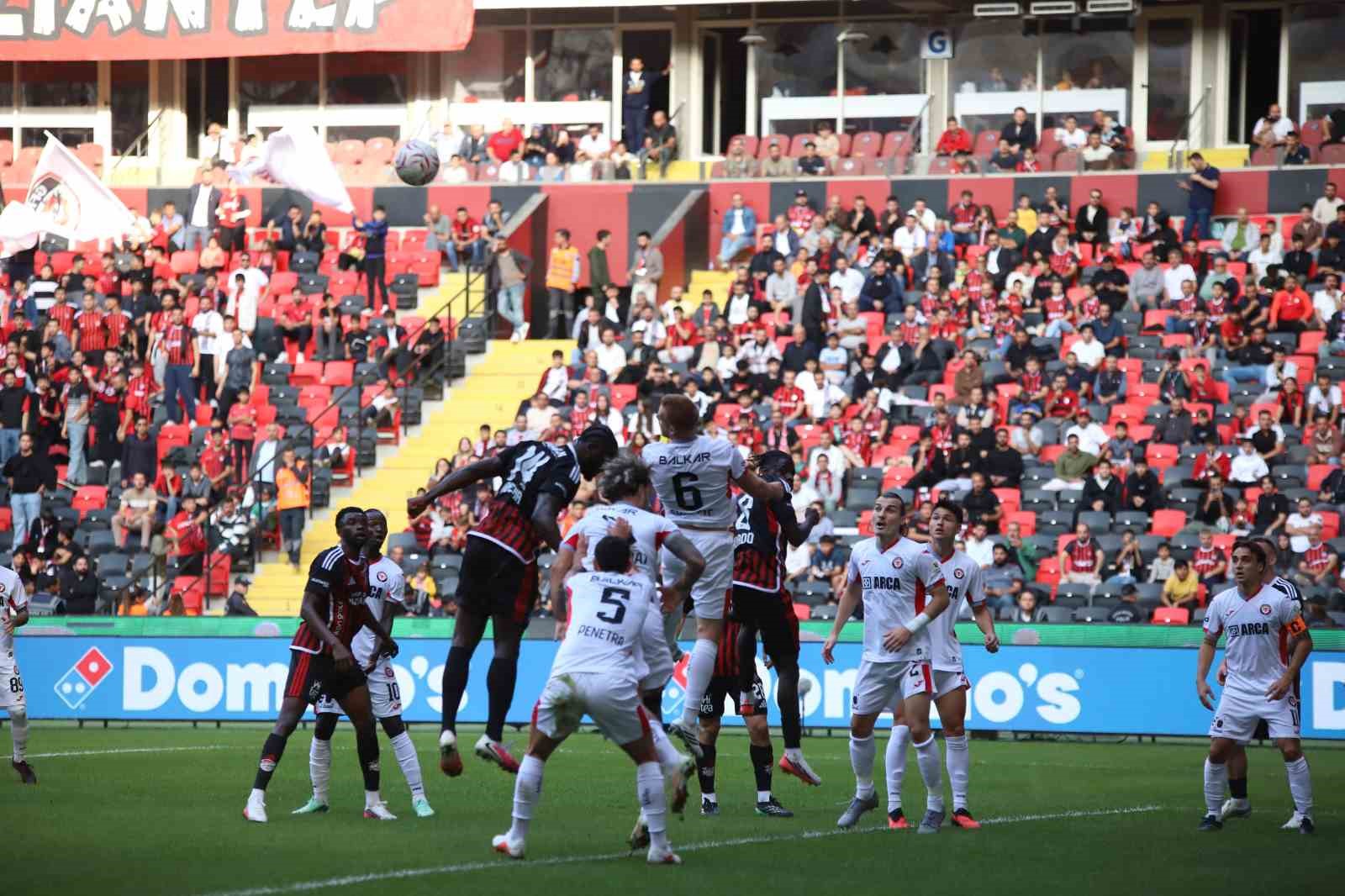 Trendyol Süper Lig: Gaziantep FK: 0 - Çorum FK: 1 (İlk yarı)