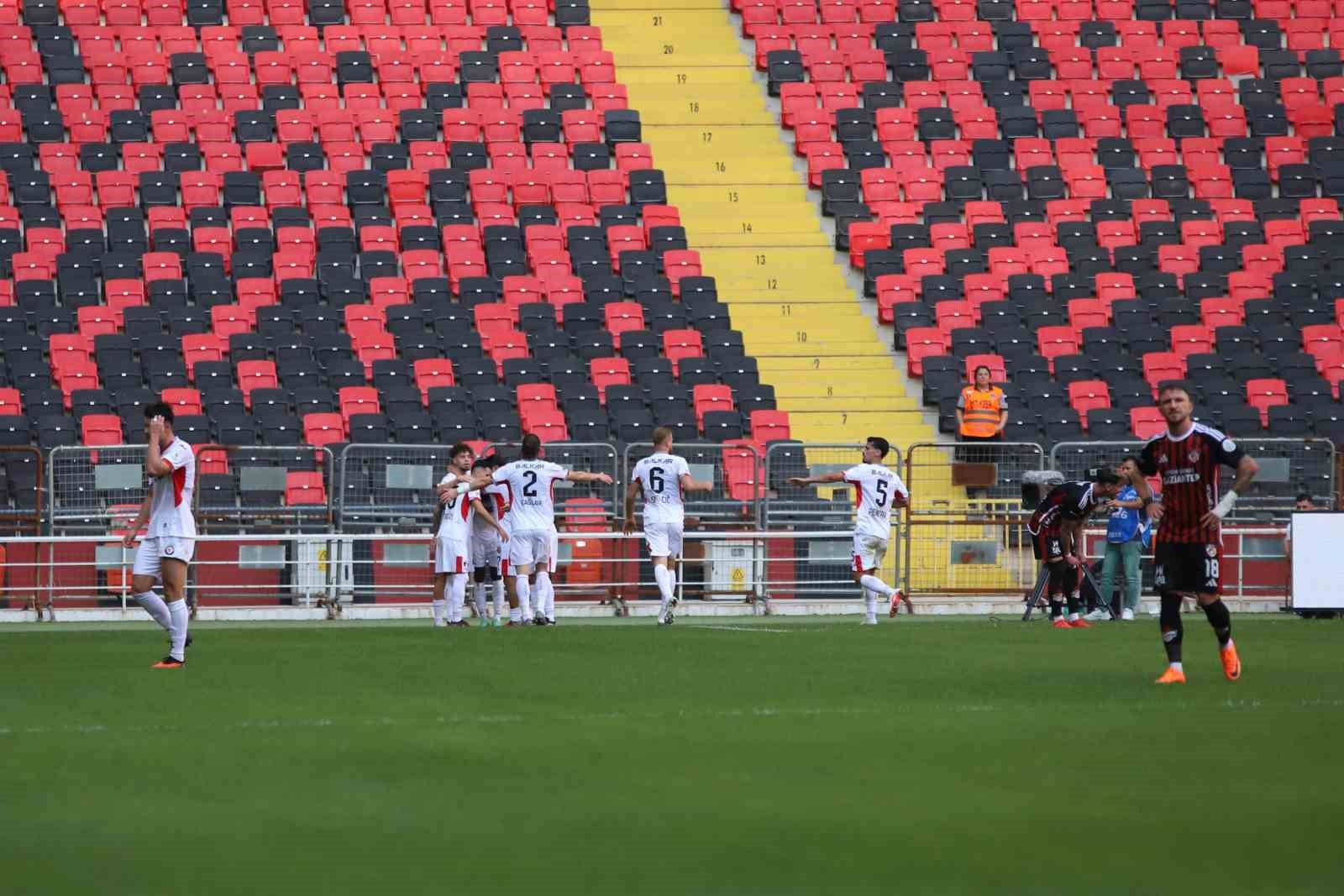 Trendyol Süper Lig: Gaziantep FK: 0 - Çorum FK: 1 (İlk yarı)