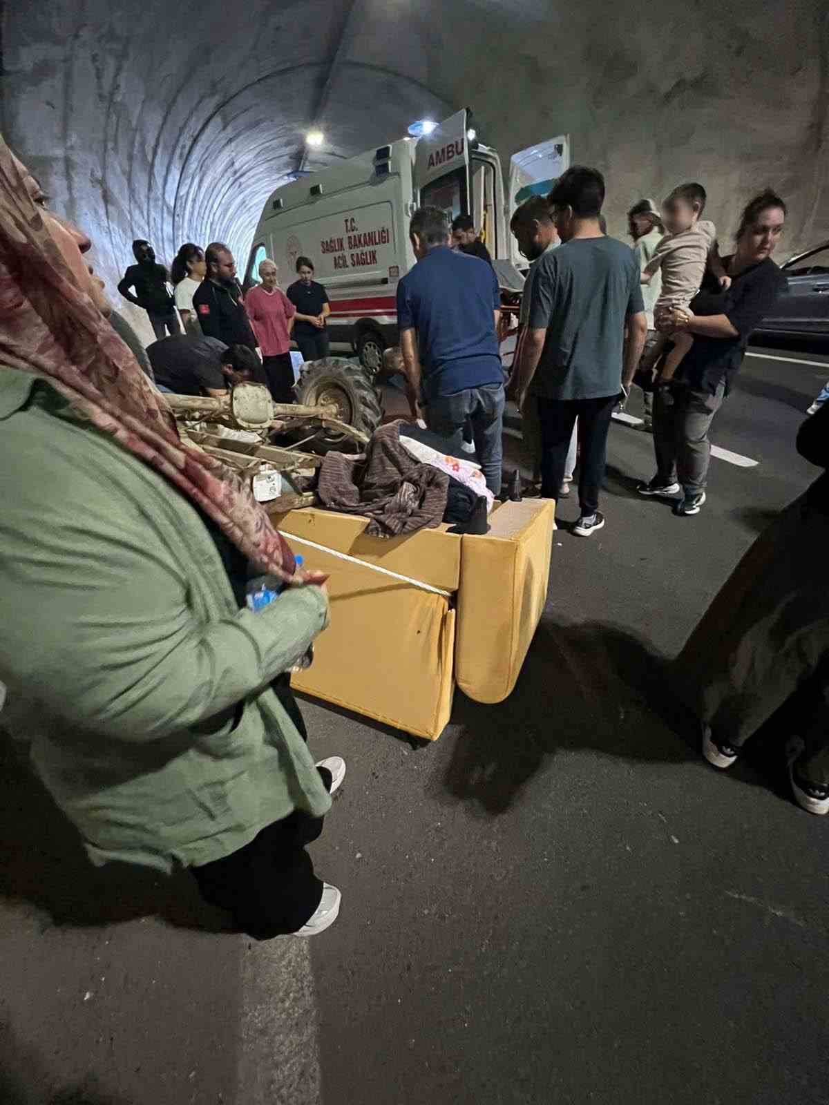 Sakarya’da tünelde patpat devrildi: 2 yaralı