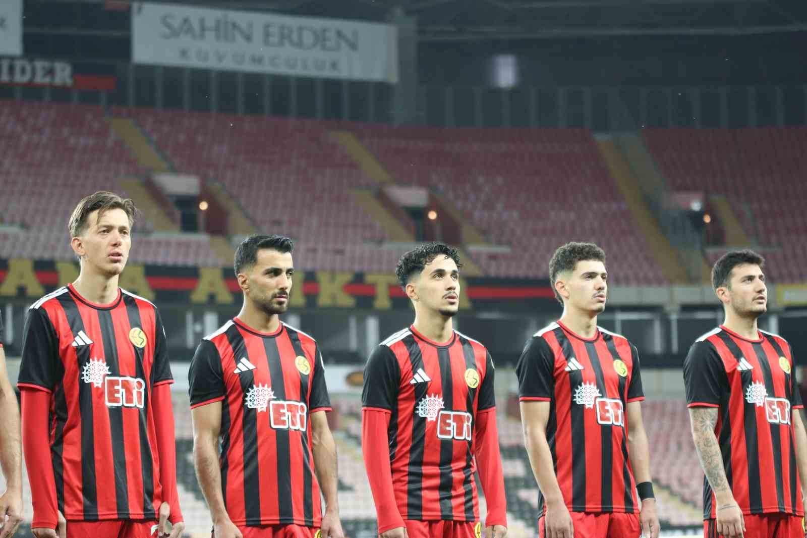 Eskişehirspor’un maçında tribünler sessiz kaldı
