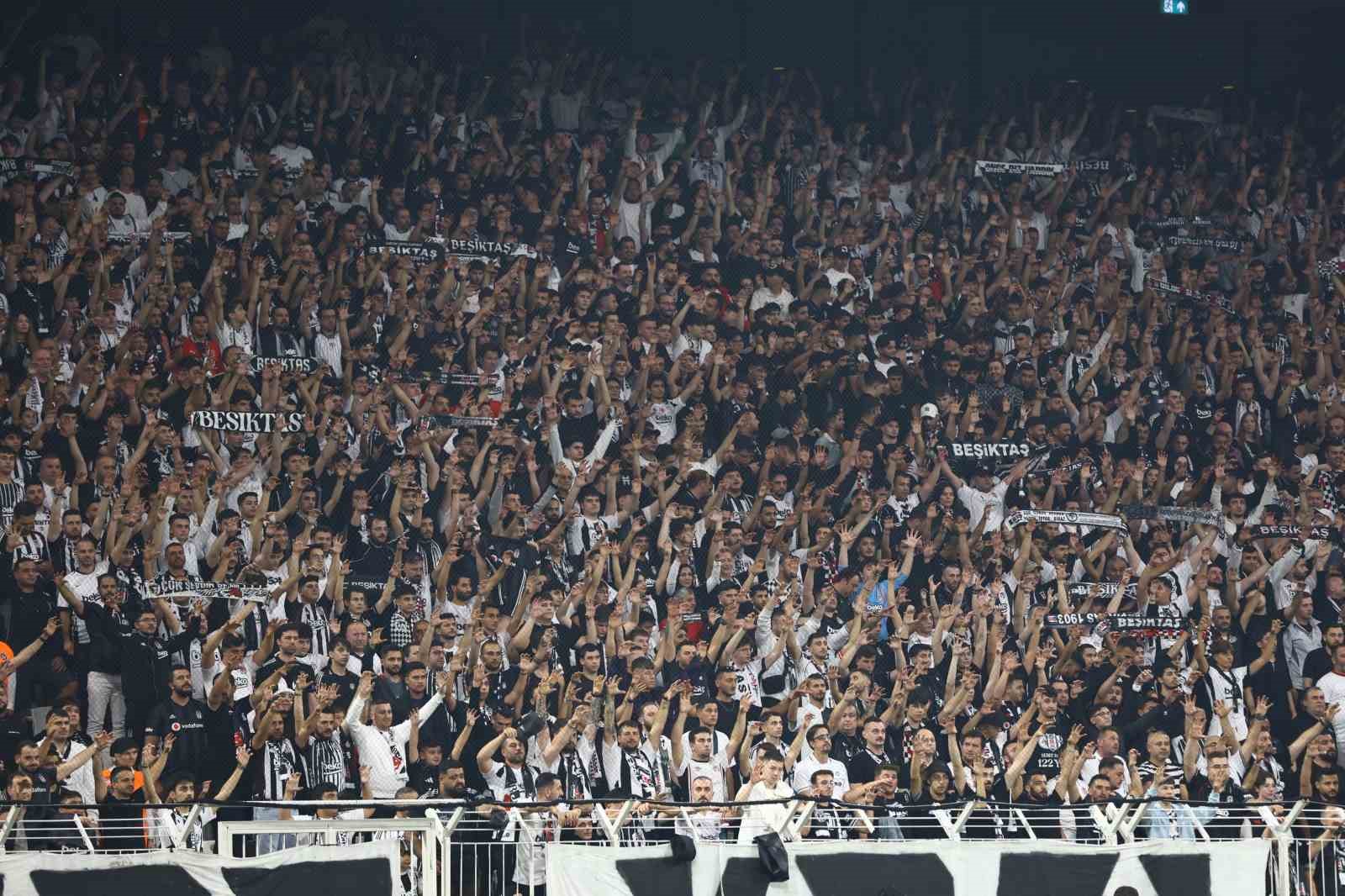 Trendyol Süper Lig: Beşiktaş: 0 - Kocaelispor: 0 (Maç devam ediyor)