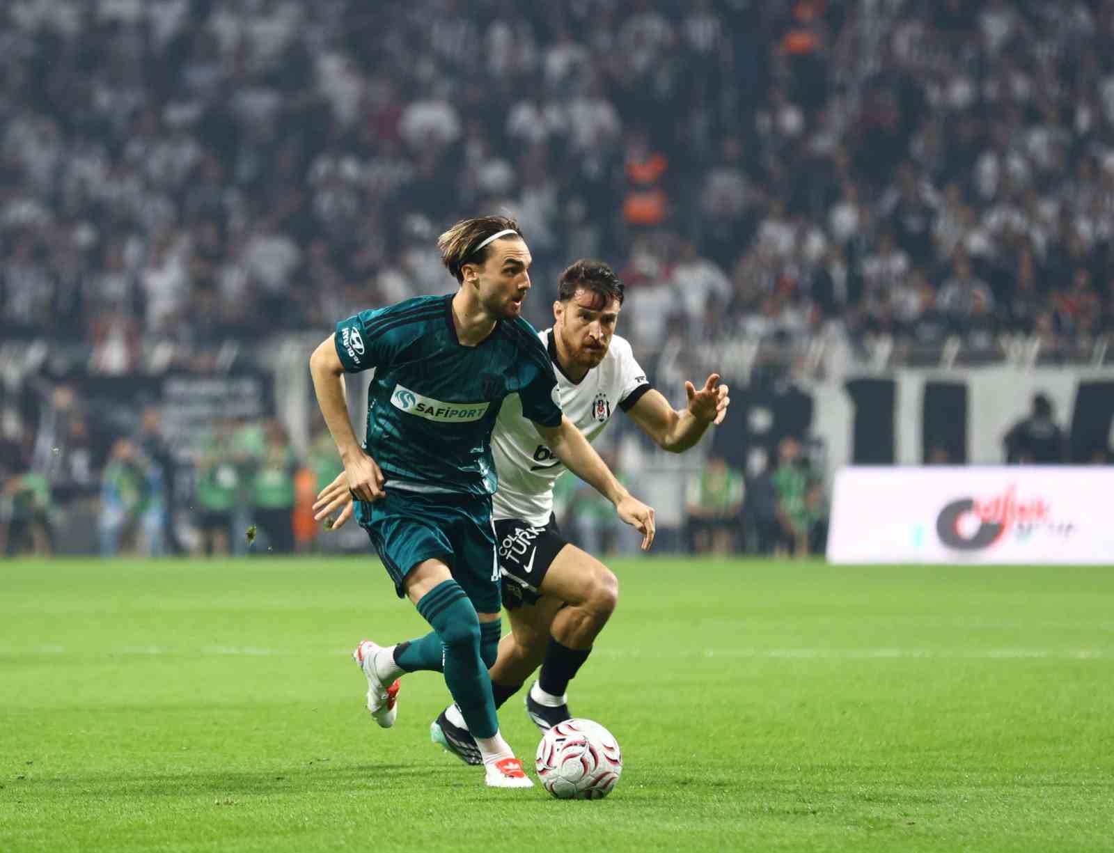 Trendyol Süper Lig: Beşiktaş: 0 - Kocaelispor: 0 (Maç devam ediyor)