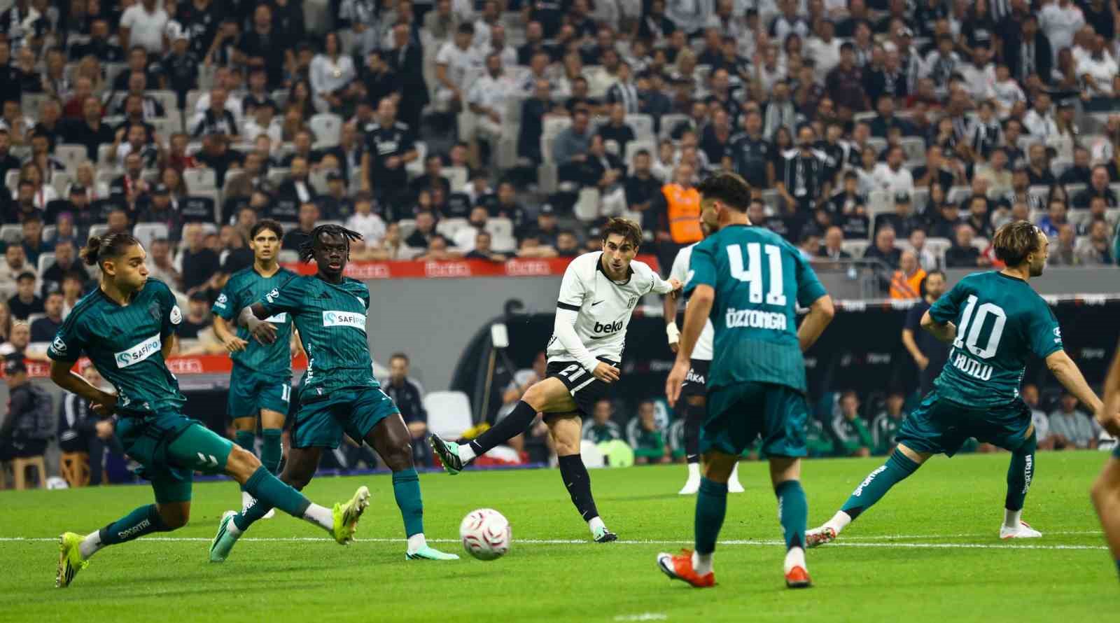 Trendyol Süper Lig: Beşiktaş: 0 - Kocaelispor: 0 (Maç devam ediyor)