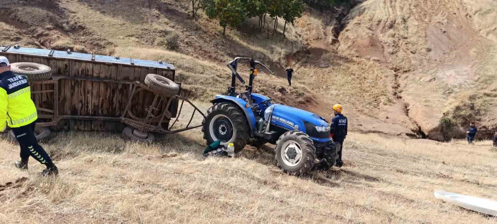 Muş’ta devrilen traktörün altında kalan sürücü ağır yaralandı
