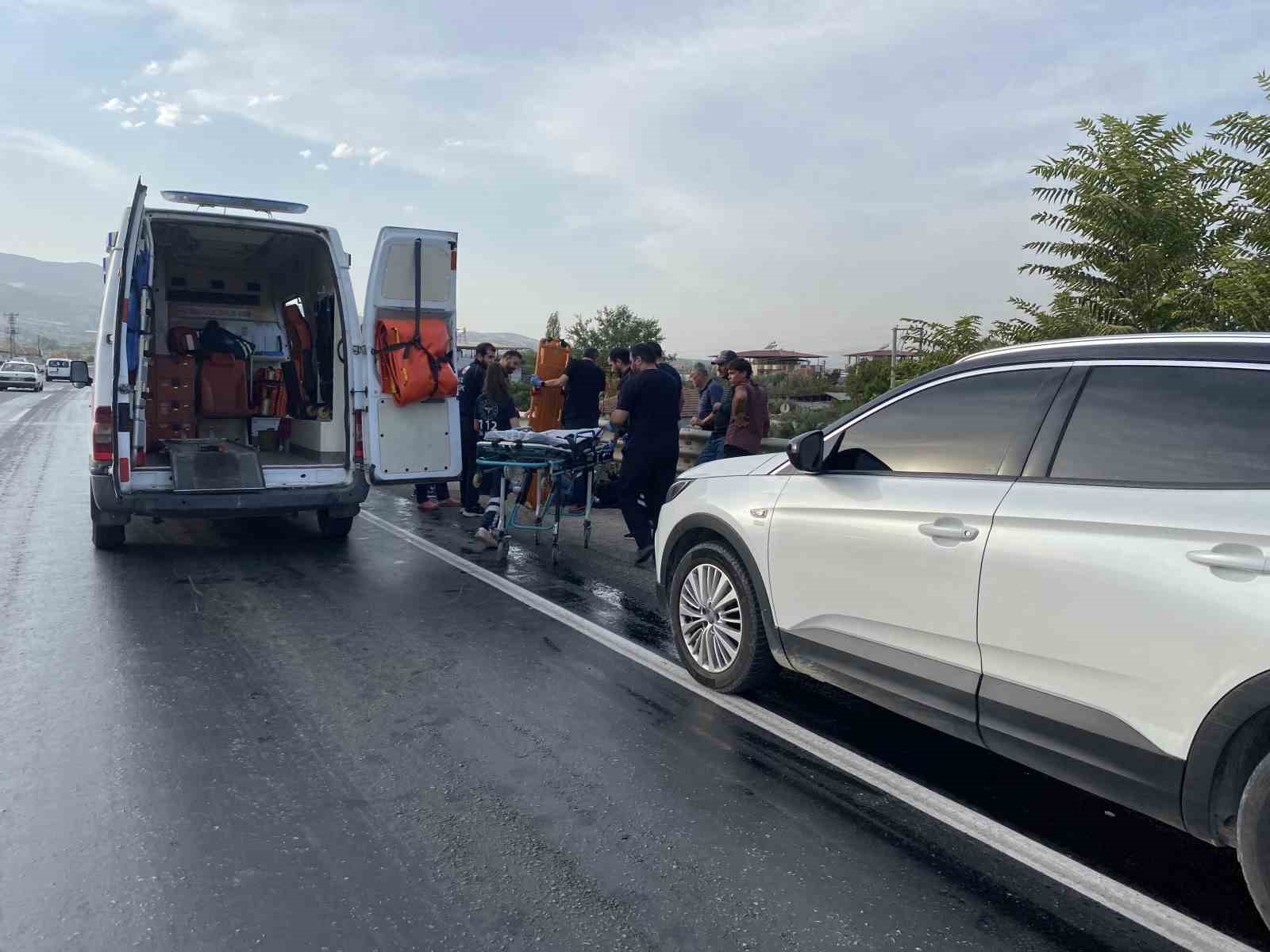 Yola dökülen mazot iki ayrı kazaya neden oldu: 5 yaralı