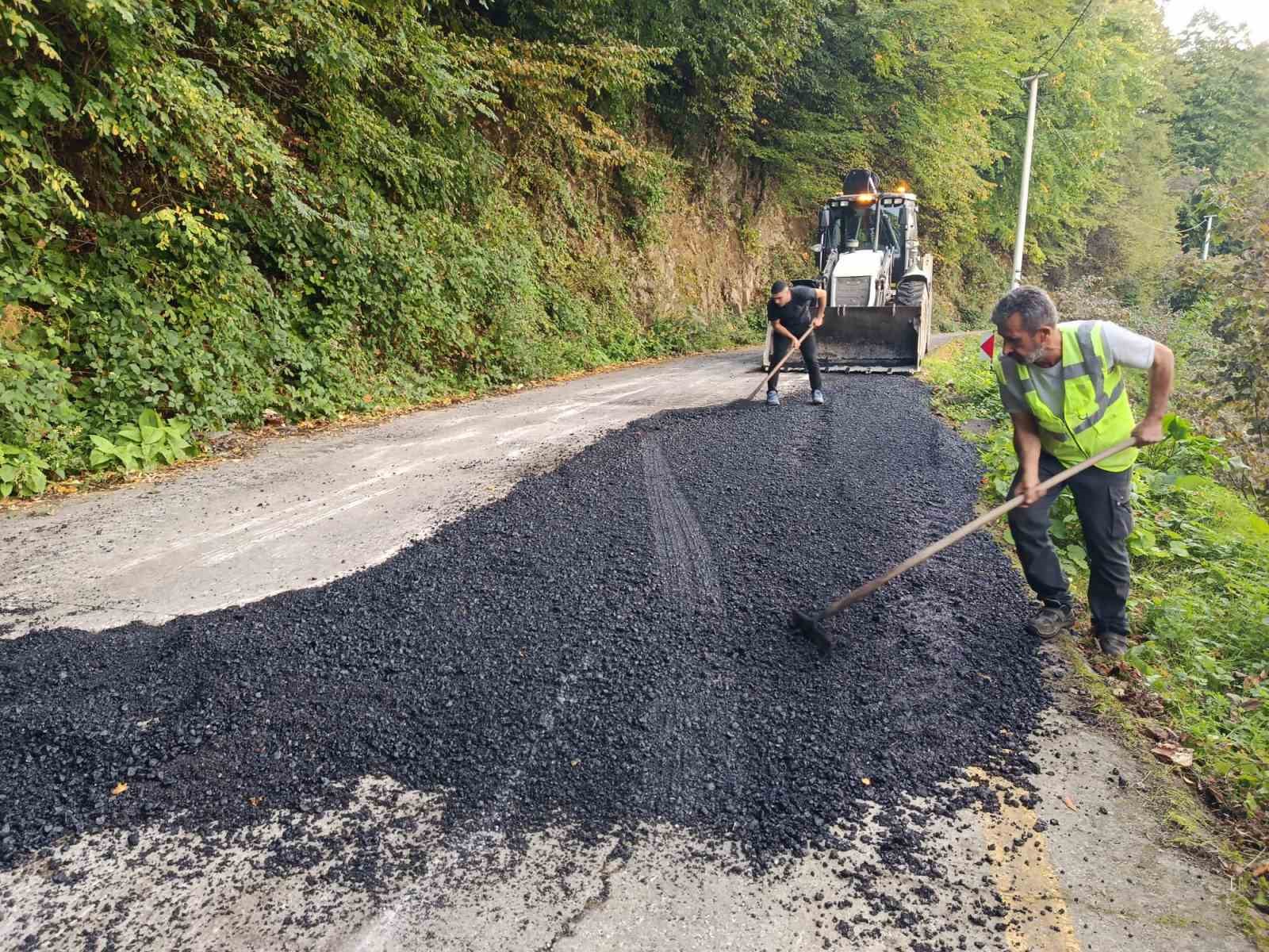 Gölyaka’da köy yollarında kış hazırlığı