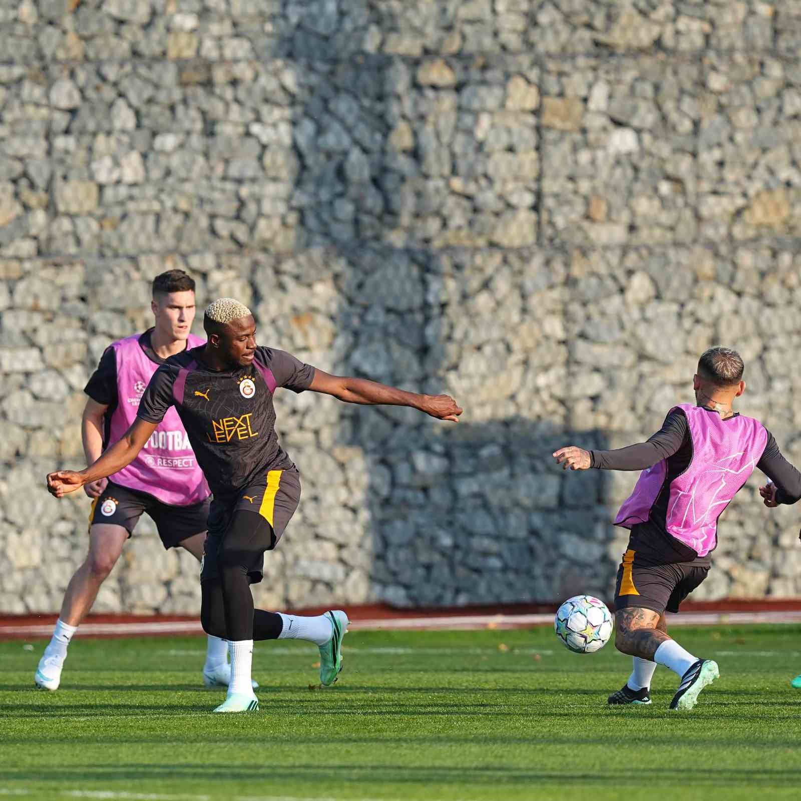 Galatasaray, Barcelona maçı hazırlıklarına devam etti