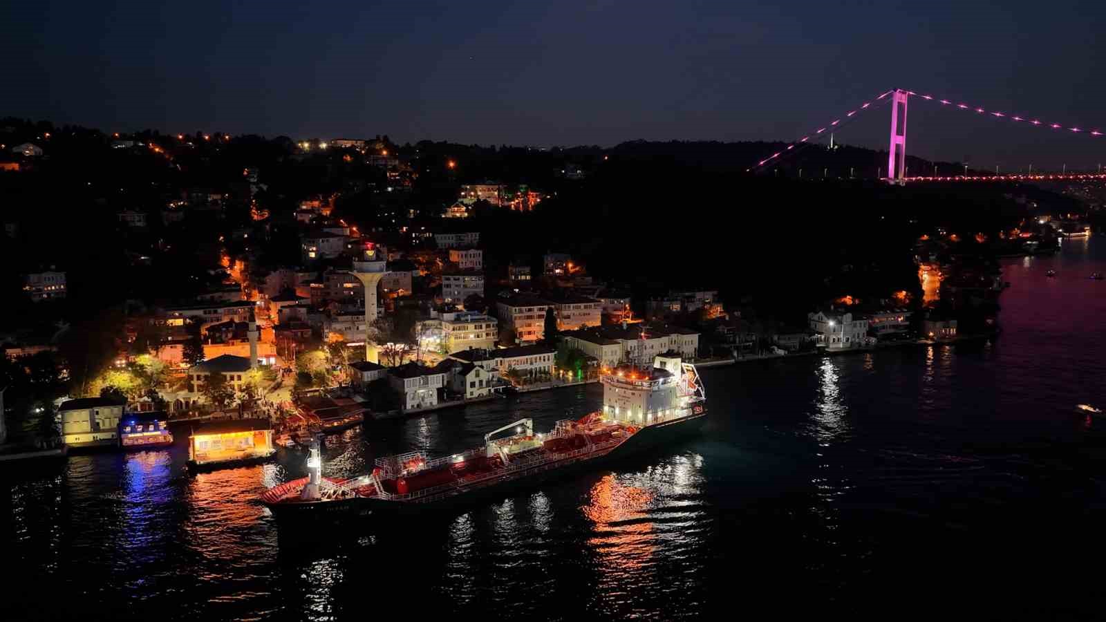 İstanbul Boğazı’nda facianın eşiğinden dönüldü: Kimyasal madde taşıyan tanker kıyıya metreler kala durabildi