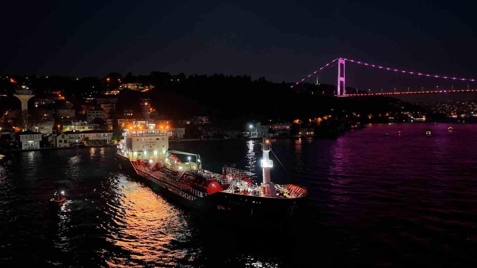 İstanbul Boğazı’nda facianın eşiğinden dönüldü: Kimyasal madde taşıyan tanker kıyıya metreler kala durabildi