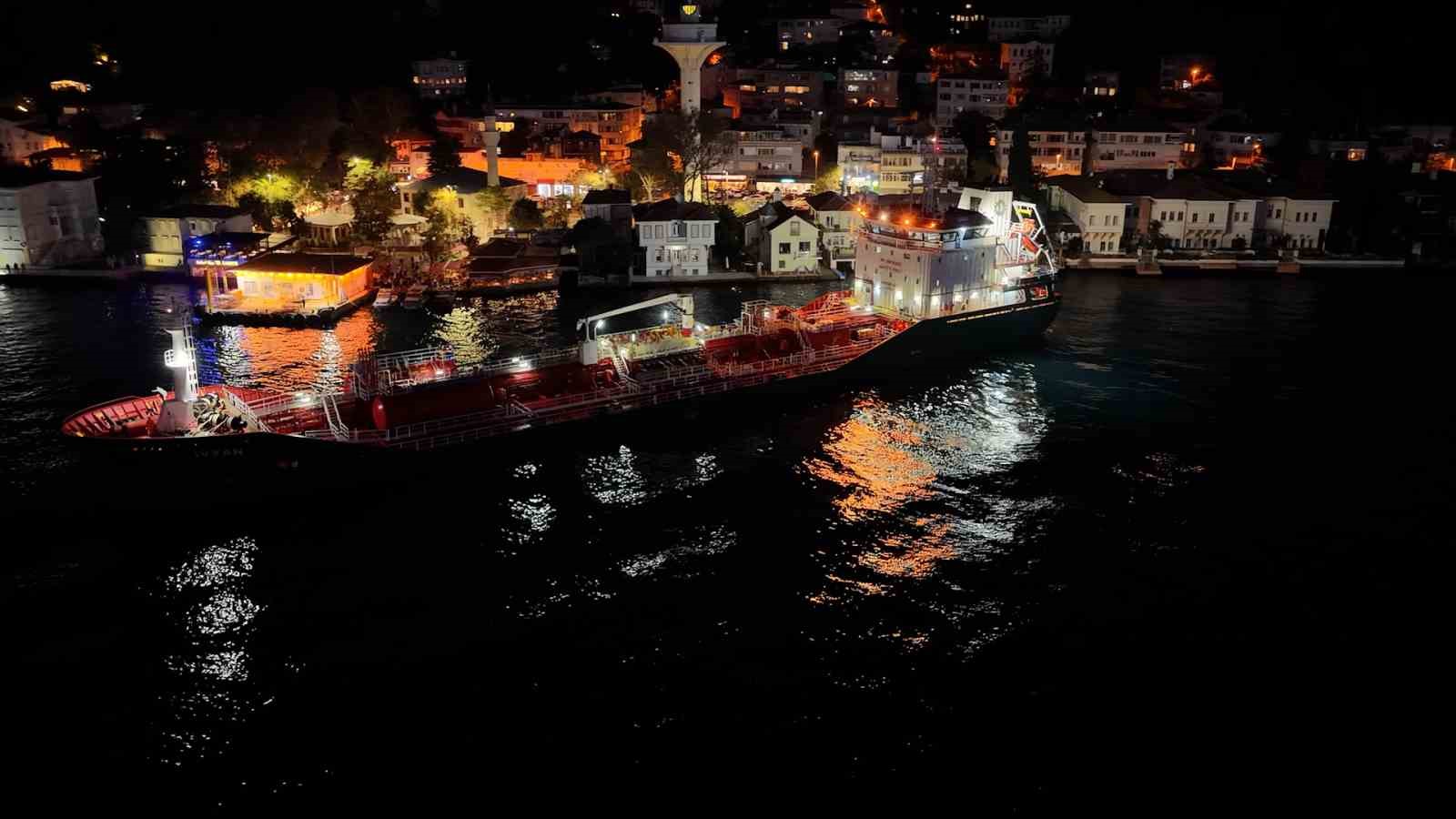 İstanbul Boğazı’nda facianın eşiğinden dönüldü: Kimyasal madde taşıyan tanker kıyıya metreler kala durabildi