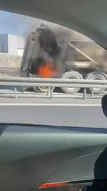 Kocaeli’de iki ayrı araç yangını: Otomobil ve tır dorsesi alev aldı