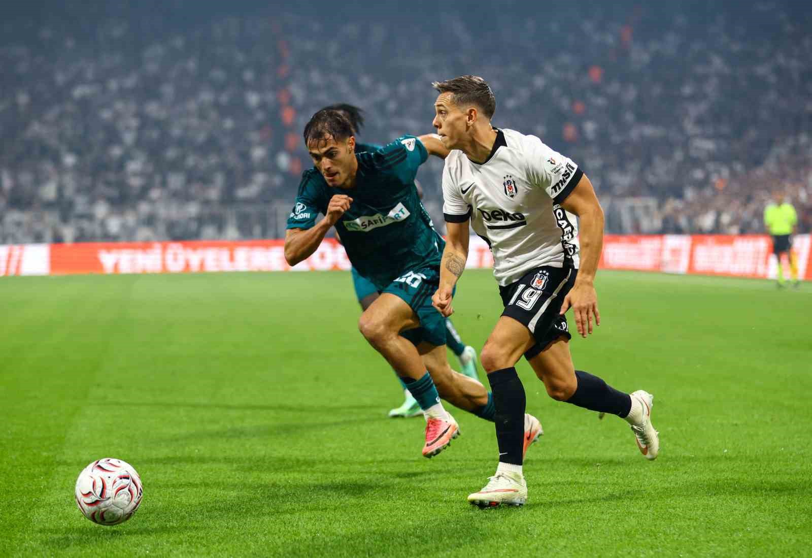 Trendyol Süper Lig: Beşiktaş: 2 - Kocaelispor: 1 (İlk yarı)