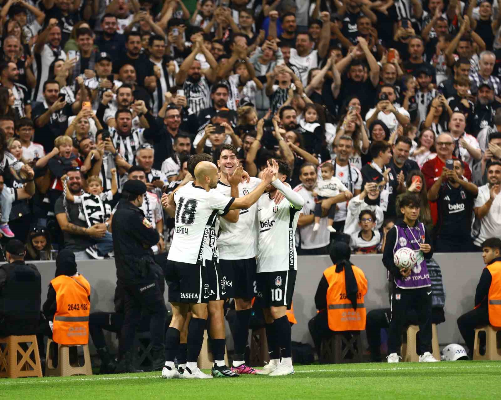 Trendyol Süper Lig: Beşiktaş: 2 - Kocaelispor: 1 (İlk yarı)