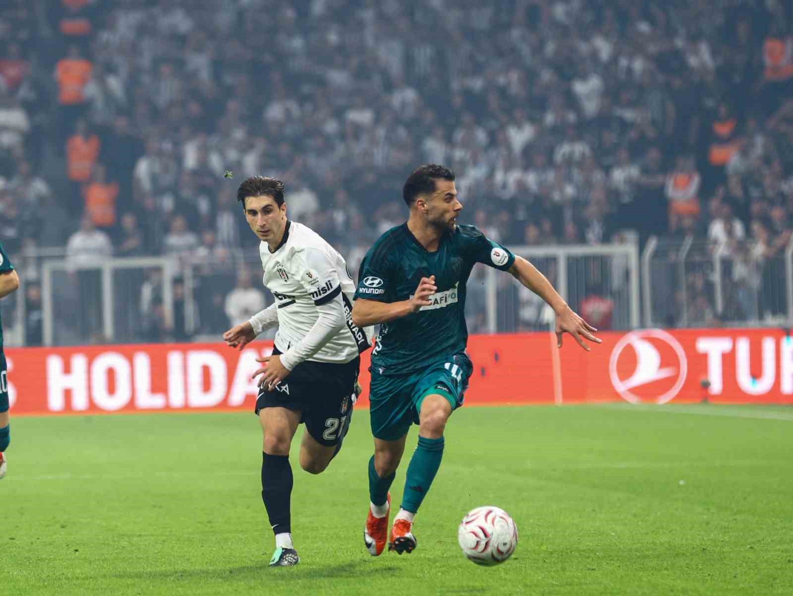Trendyol Süper Lig: Beşiktaş: 2 - Kocaelispor: 1 (İlk yarı)